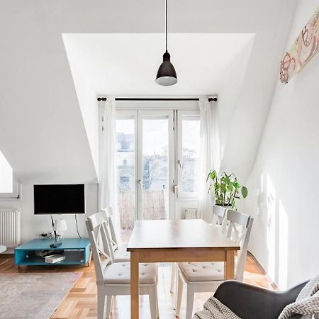 Relax Into Loft Living At A Light-Filled City Escape Budapest Kültér fotó