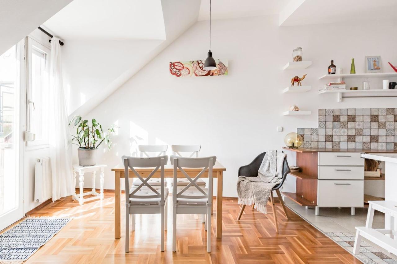 Relax Into Loft Living At A Light-Filled City Escape Budapest Kültér fotó
