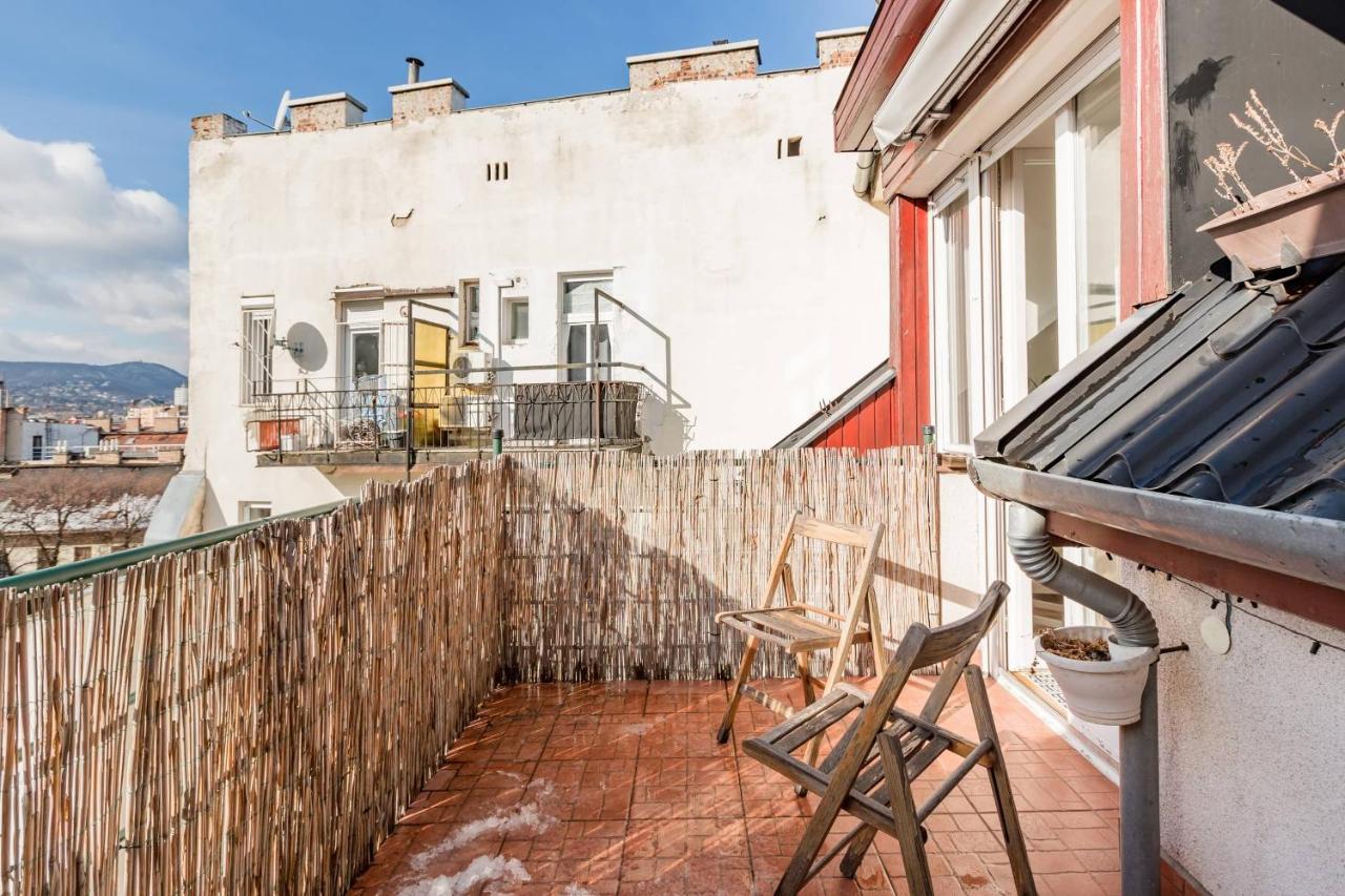 Relax Into Loft Living At A Light-Filled City Escape Budapest Kültér fotó