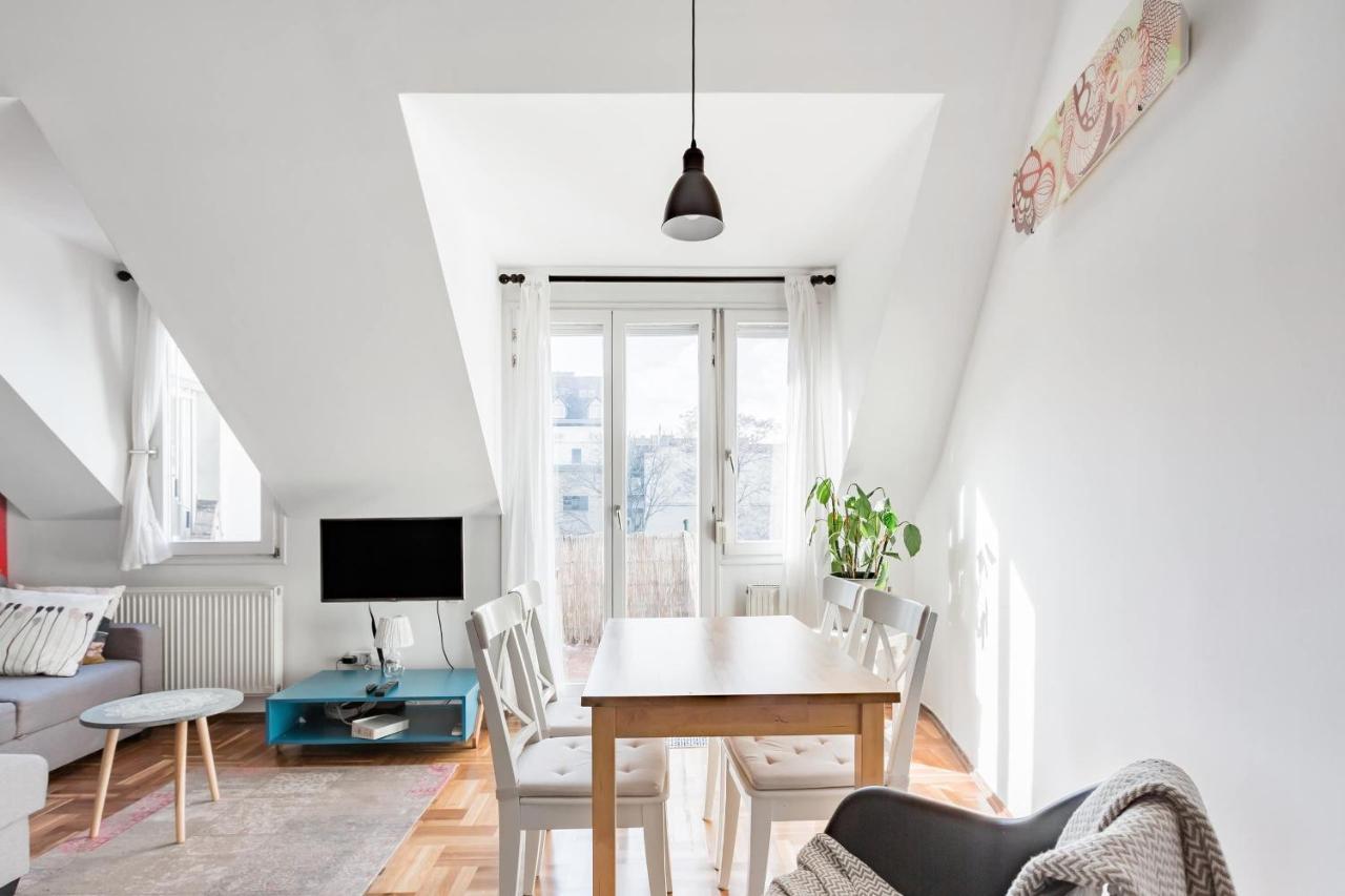 Relax Into Loft Living At A Light-Filled City Escape Budapest Kültér fotó