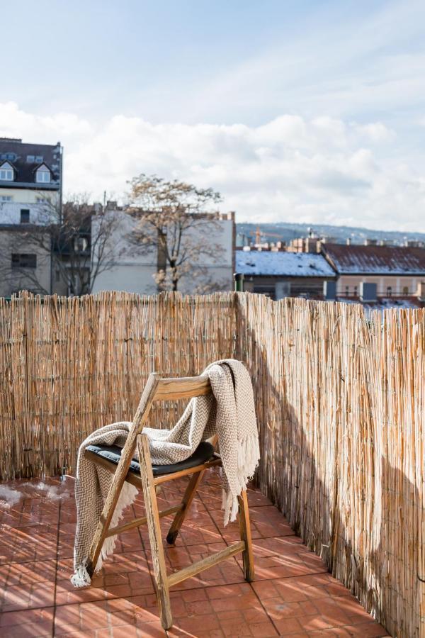 Relax Into Loft Living At A Light-Filled City Escape Budapest Kültér fotó