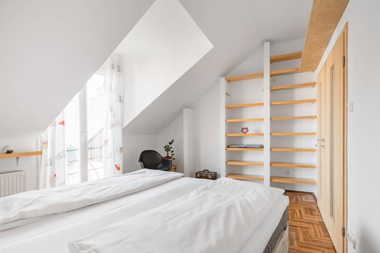 Relax Into Loft Living At A Light-Filled City Escape Budapest Kültér fotó
