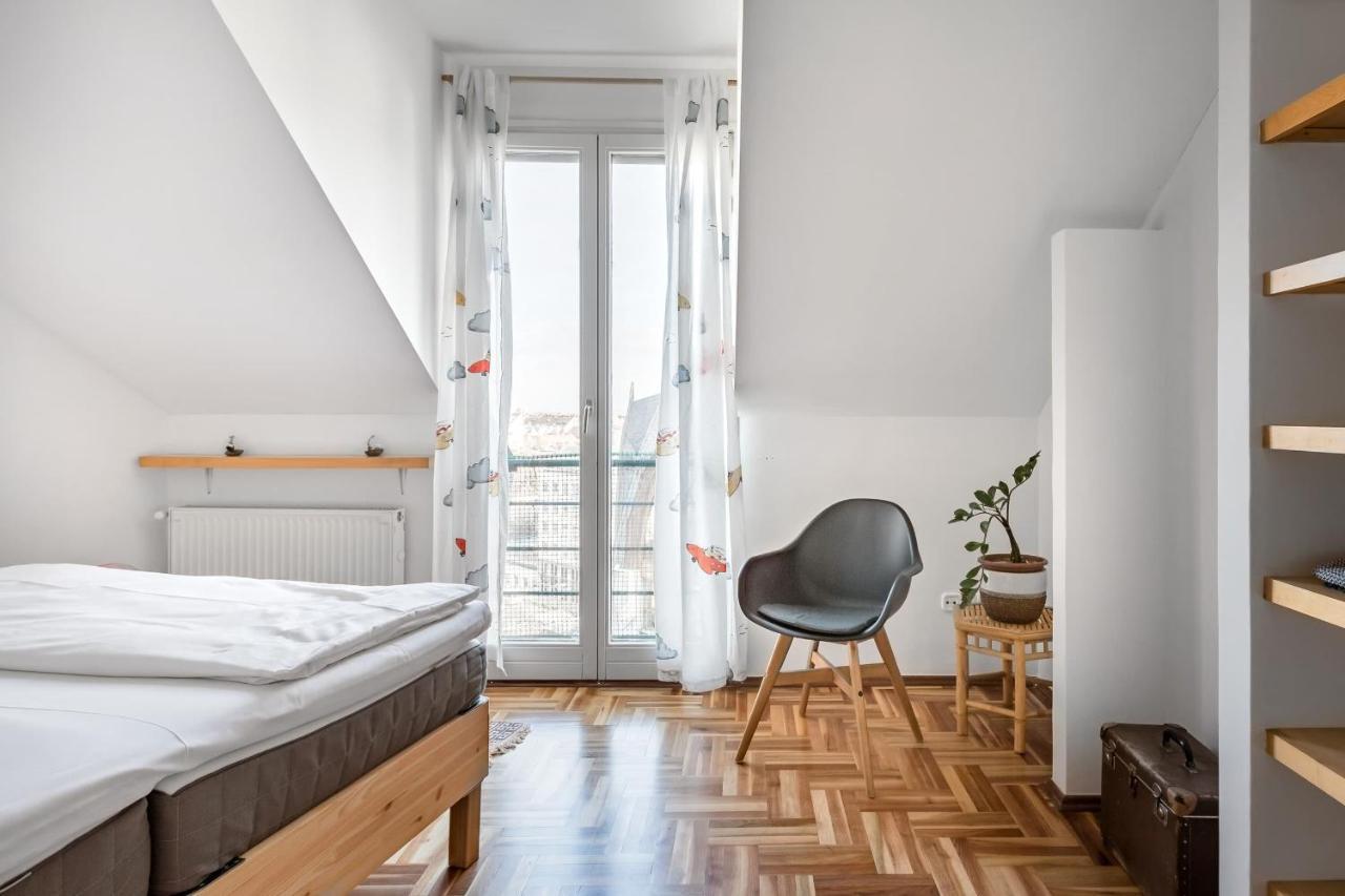 Relax Into Loft Living At A Light-Filled City Escape Budapest Kültér fotó