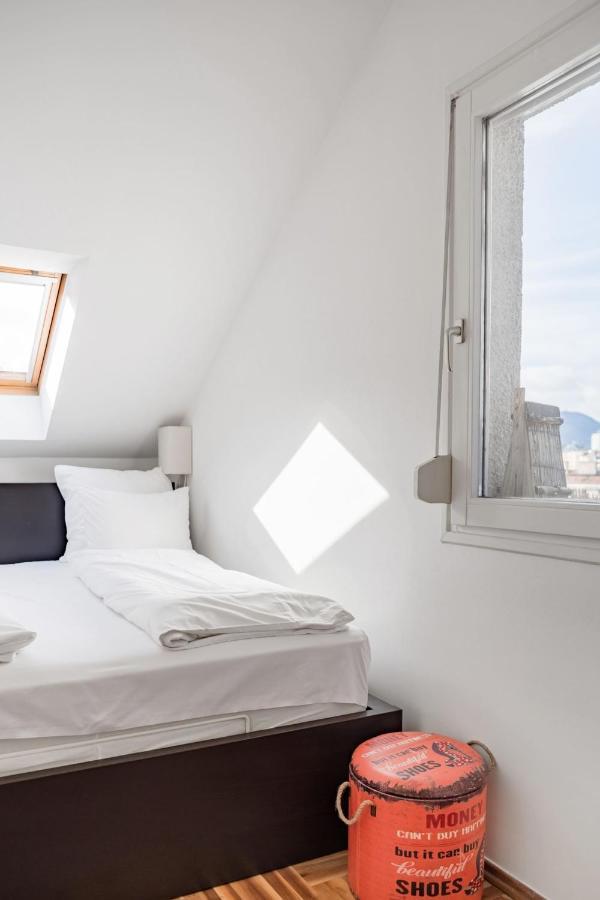 Relax Into Loft Living At A Light-Filled City Escape Budapest Kültér fotó