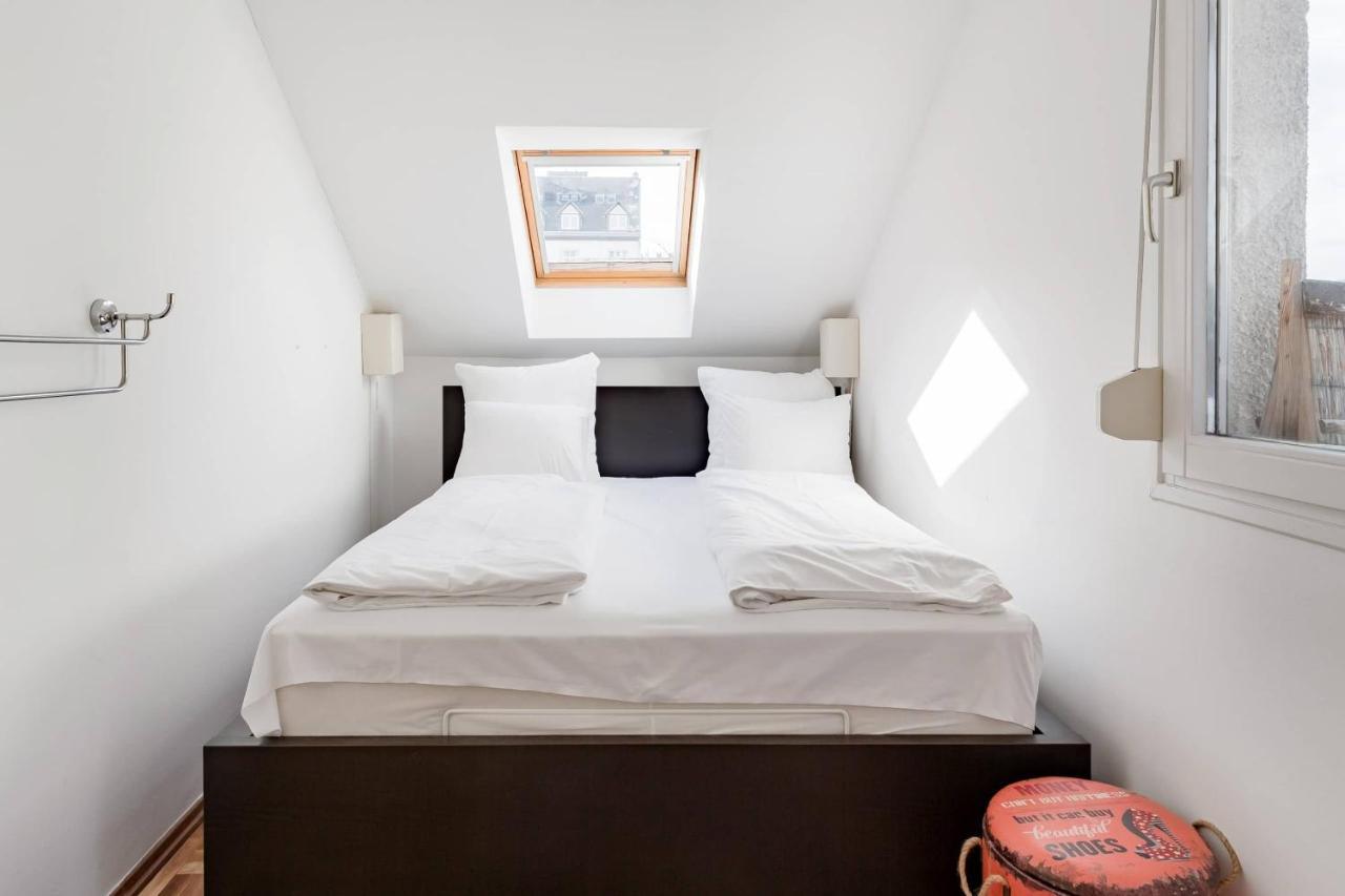 Relax Into Loft Living At A Light-Filled City Escape Budapest Kültér fotó