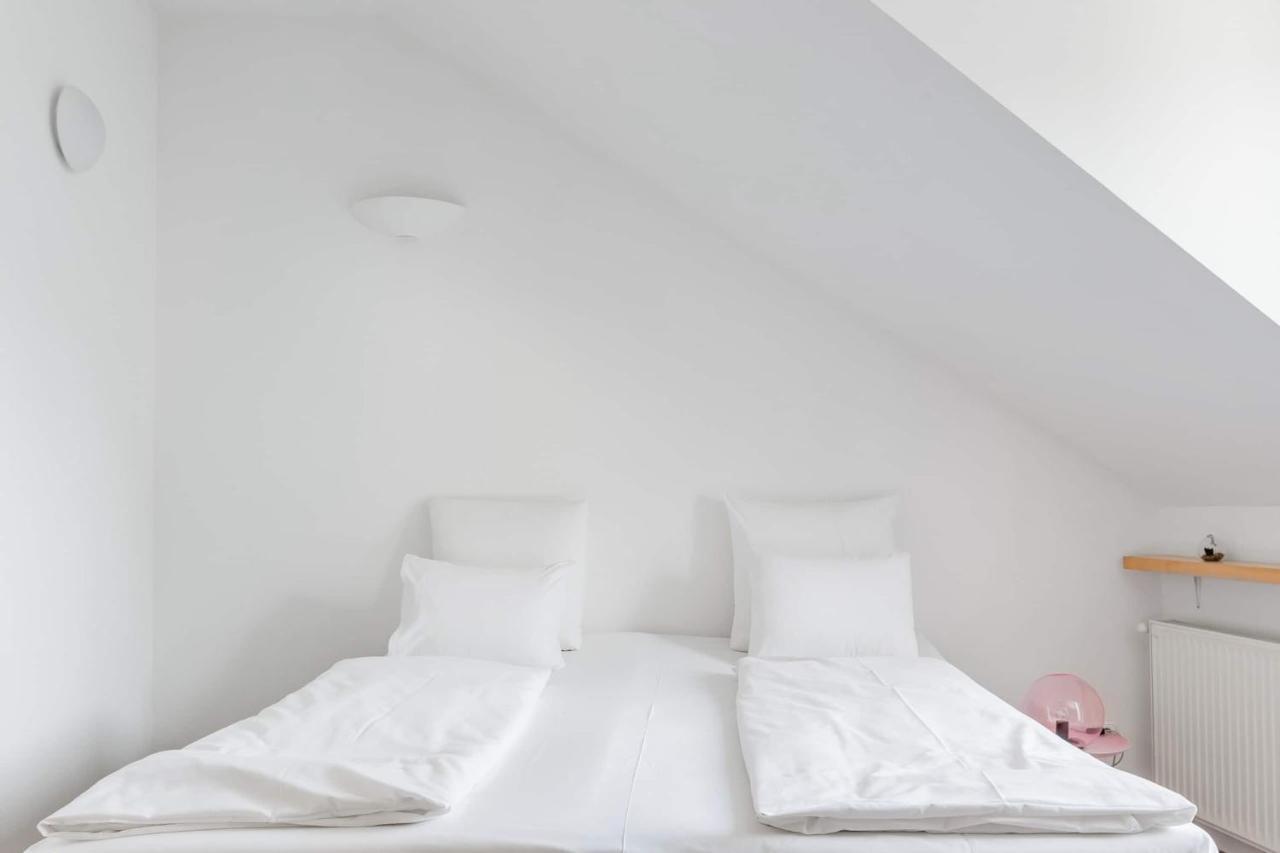 Relax Into Loft Living At A Light-Filled City Escape Budapest Kültér fotó