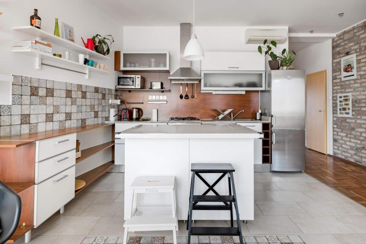 Relax Into Loft Living At A Light-Filled City Escape Budapest Kültér fotó